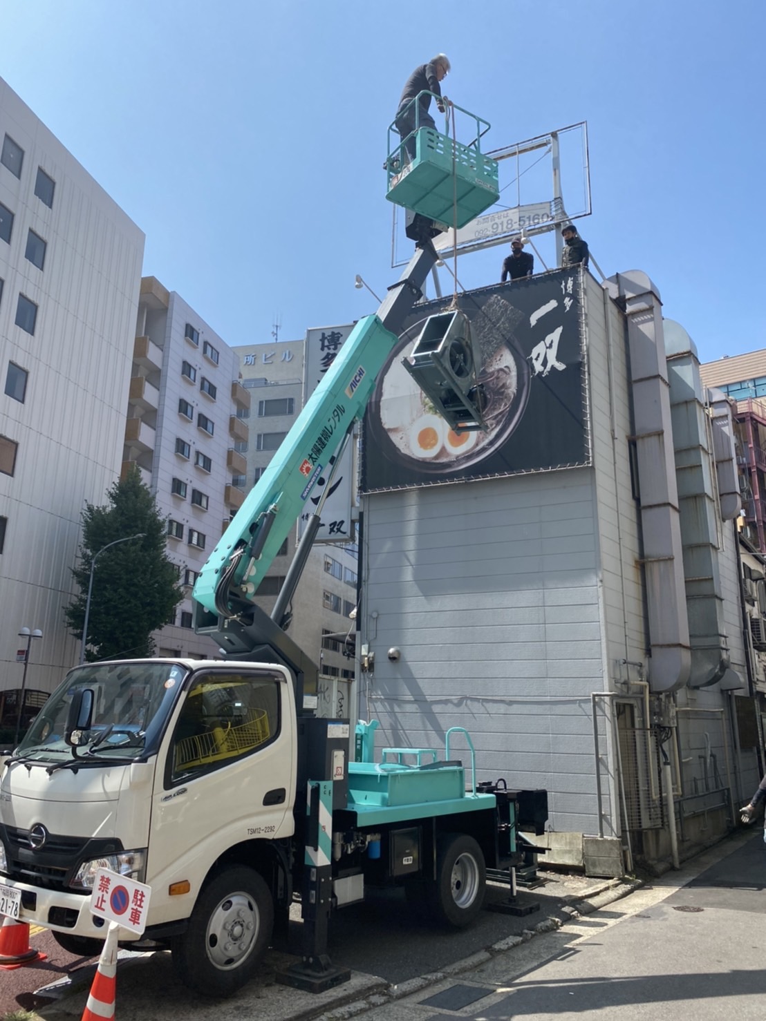 福岡市有名ラーメン店 【博多一双様】厨房ダクト換気施工