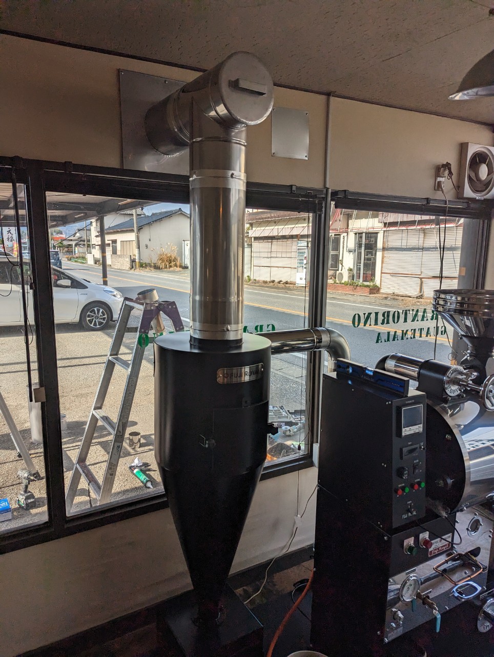 福岡県田川市の新規開店のコーヒーショップ　排気ダクト工事