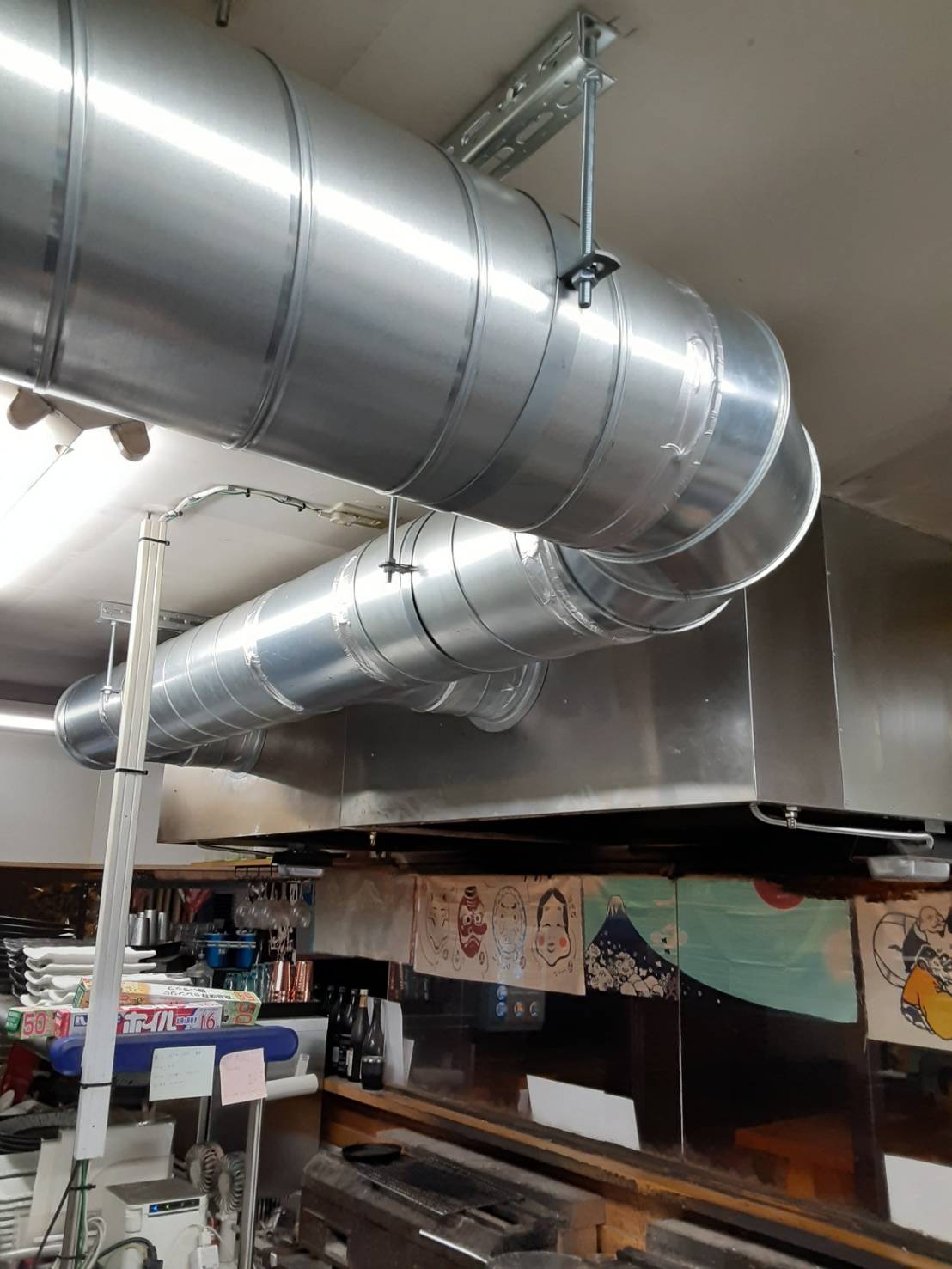 福岡市東区【焼き鳥店】給排気ダクト経路変更工事
